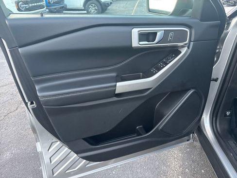 Used 2023 Ford Explorer XLT image 28