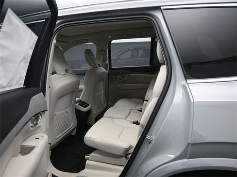 New 2025 Volvo XC90 B5 Plus w/ Protection Package Premier image 20