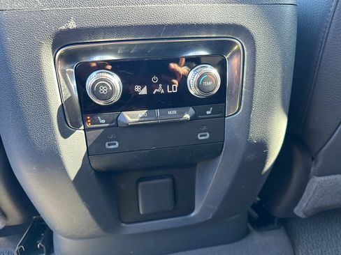 Used 2024 GMC Yukon XL Denali AWD/4WD image 28