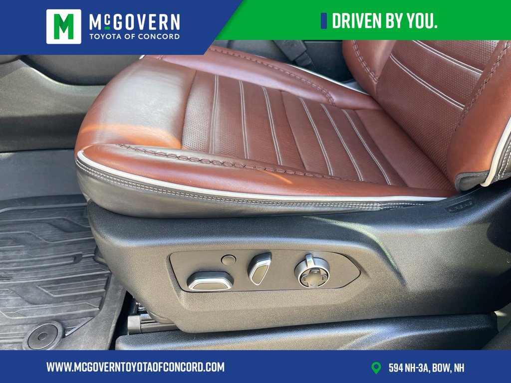 Used 2023 GMC Yukon XL Denali Ultimate AWD/4WD image 12