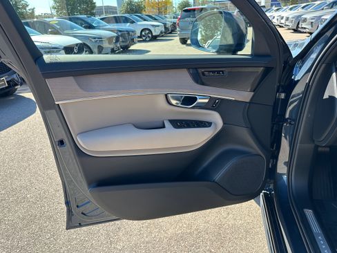 New 2026 Volvo XC90 B6 Plus w/ Protection Package Premier image 19