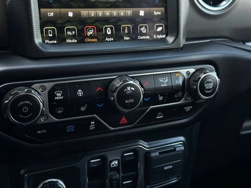 Used 2023 Jeep Wrangler Unlimited Rubicon 4xe w/ Cold Weather Group AWD/4WD image 16