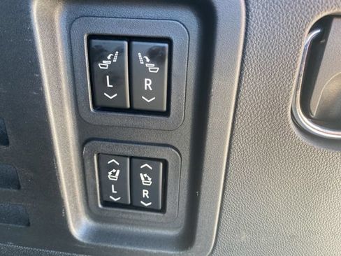 Used 2024 Chevrolet Traverse RS AWD/4WD image 42