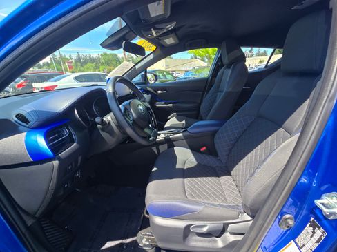 Used 2021 Toyota C-HR XLE FWD image 21