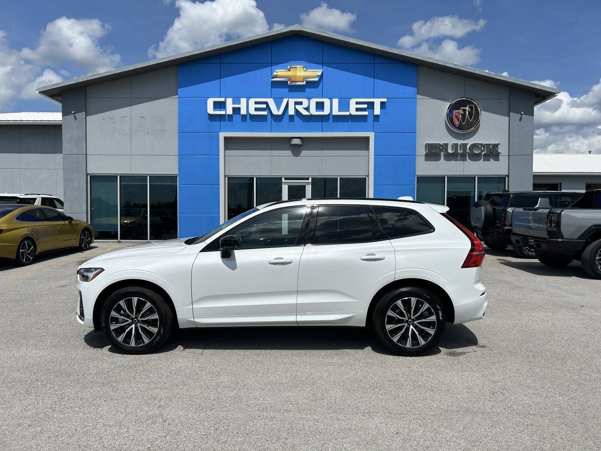 Used 2025 Volvo XC60 B5 Core w/ Protection Package Premier AWD/4WD image 4
