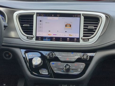 New 2025 Chrysler Pacifica Select w/ Fav Edition Package image 16