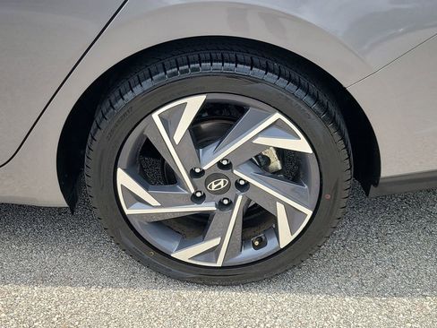 Used 2025 Hyundai Elantra SEL FWD image 5
