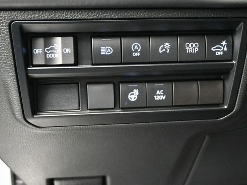 Used 2023 Toyota Tundra Platinum image 6