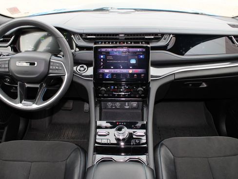 Used 2022 Jeep Grand Cherokee Trailhawk w/ Luxury Tech Group III AWD/4WD image 10