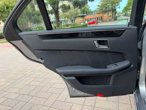 Used 2010 Mercedes-Benz E 550 Sedan image 42
