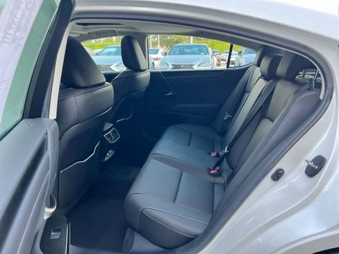 Certified 2025 Lexus ES 350 w/ Premium Package image 19