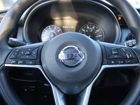 Certified 2021 Nissan Kicks SV image 23