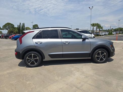 New 2026 Kia Niro EX FWD image 9