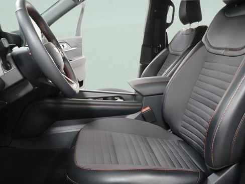 Used 2025 Ford Explorer ST-Line image 21