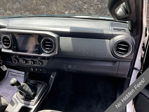 Used 2018 Toyota Tacoma TRD Sport AWD/4WD image 12