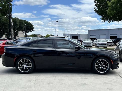 Used 2023 Dodge Charger SXT RWD image 3