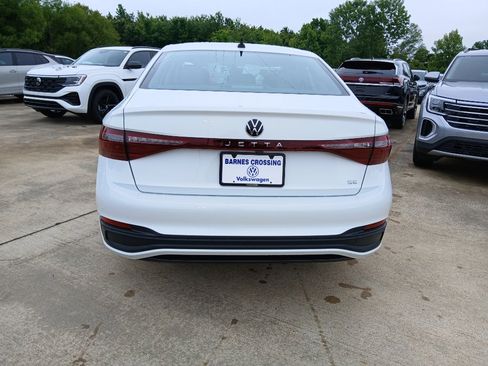 New 2026 Volkswagen Jetta SE FWD image 4