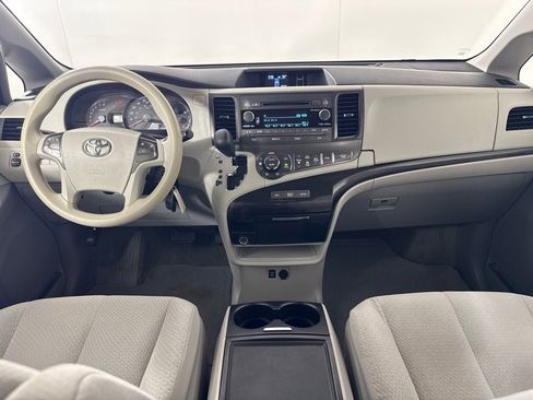 Used 2014 Toyota Sienna LE image 26