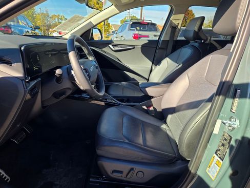 Used 2023 Kia Niro SX Touring image 31