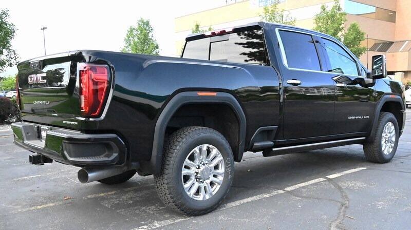 Used 2022 GMC Sierra 3500 Denali w/ Denali Ultimate Package AWD/4WD image 9