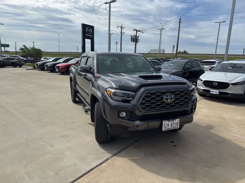 Used 2023 Toyota Tacoma TRD Sport w/ Technology Package RWD image 4