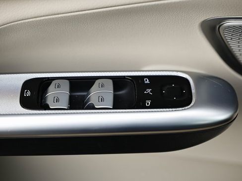 Used 2023 Mercedes-Benz GLC 300 4MATIC image 17