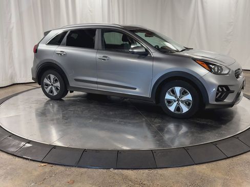 Certified 2022 Kia Niro LX image 3