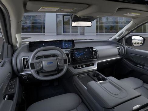 New 2026 Ford Expedition Active image 11