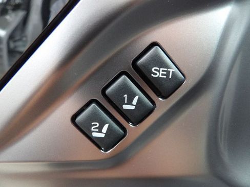 Used 2025 Subaru Outback Limited AWD/4WD image 15