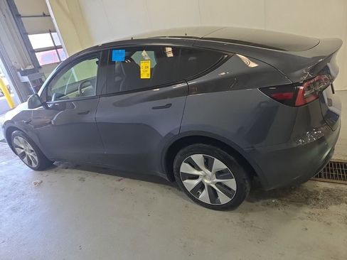 Used 2023 Tesla Model Y Long Range image 7