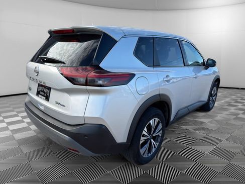 Used 2022 Nissan Rogue SV image 3
