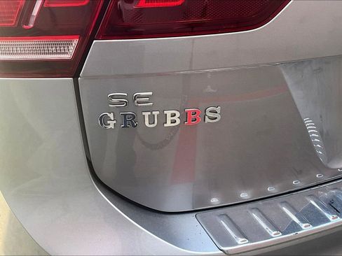 Used 2022 Volkswagen Tiguan SE image 43