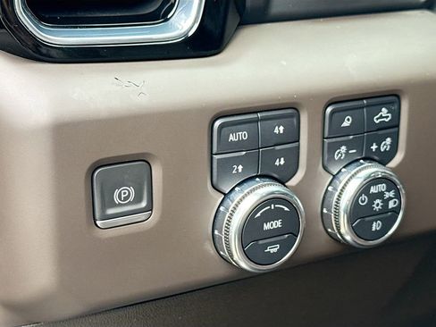 Used 2023 GMC Sierra 1500 Denali AWD/4WD image 12
