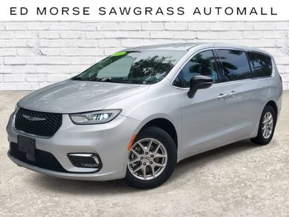 Used 2024 Chrysler Pacifica Touring-L