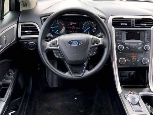 Used 2018 Ford Fusion SE image 5
