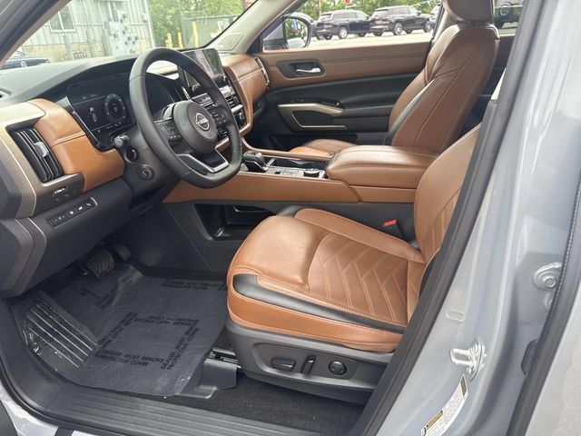 Used 2024 Nissan Pathfinder Platinum w/ Cargo Package AWD/4WD image 21