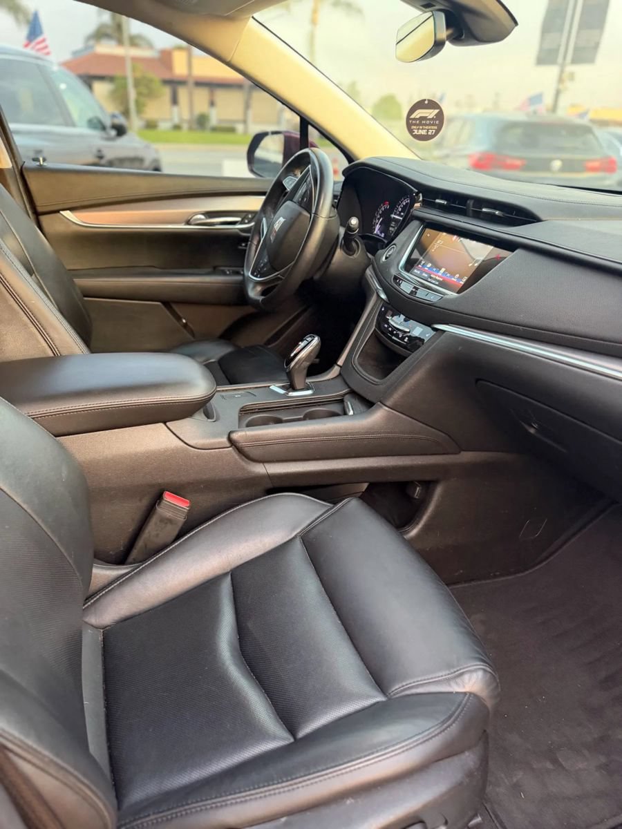 Used 2017 Cadillac XT5 Luxury w/ Driver Awareness Package FWD image 12