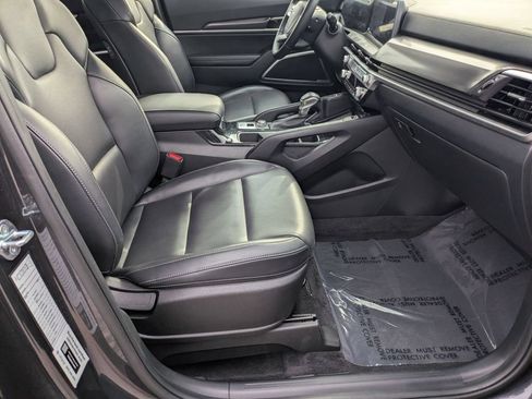 Used 2025 Kia Telluride S AWD/4WD image 40