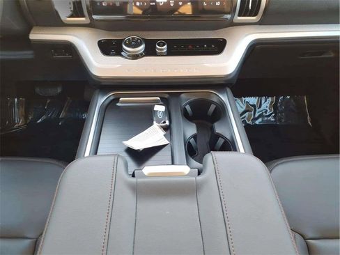 Used 2025 Ford Expedition Active image 11