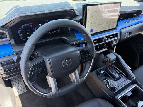Used 2025 Toyota Tacoma TRD Off-Road AWD/4WD image 20