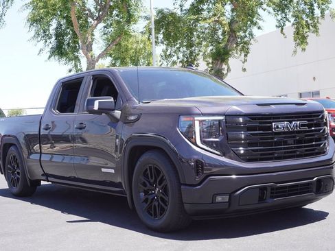 Used 2022 GMC Sierra 1500 Elevation w/ Elevation Premium Package AWD/4WD image 4