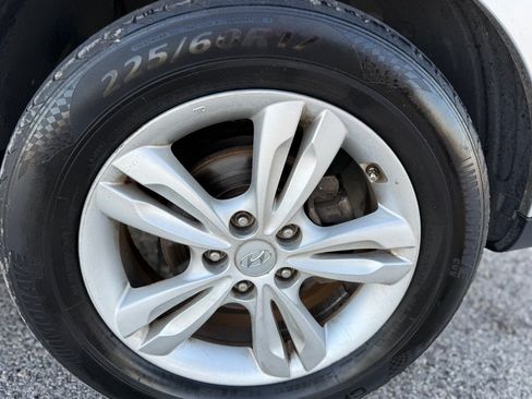 Used 2010 Hyundai Tucson GLS w/ Popular Equipment Pkg 2 FWD image 20