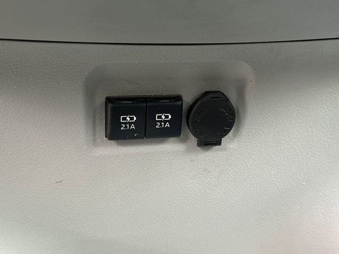 Used 2019 Toyota Sienna L FWD image 25