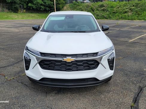 New 2026 Chevrolet Trax LS FWD image 4