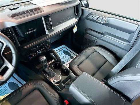 Used 2025 Ford Bronco Badlands image 19