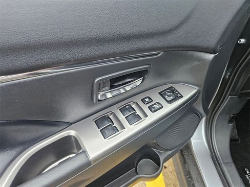 Used 2025 Mitsubishi Outlander Sport SE image 14