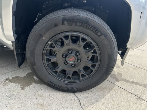 Certified 2024 Toyota Tacoma TRD Sport AWD/4WD image 32