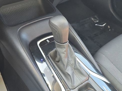 Used 2022 Toyota Corolla LE image 21