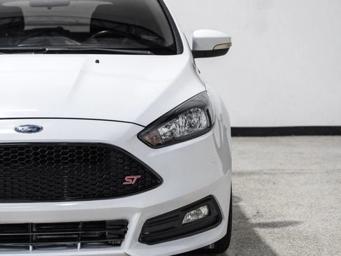 Used 2017 Ford Focus ST FWD image 46