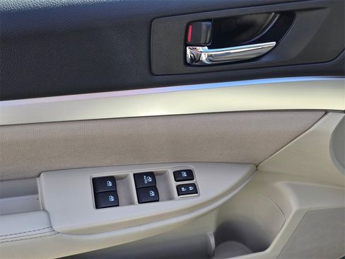 Used 2013 Subaru Outback 2.5i Premium w/ All-Weather Pkg image 22